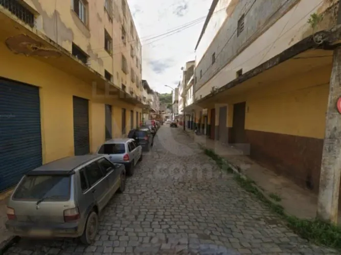 PONTE NOVA/MG  [Fração de 50% sobre] loja e sobreloja no Centro