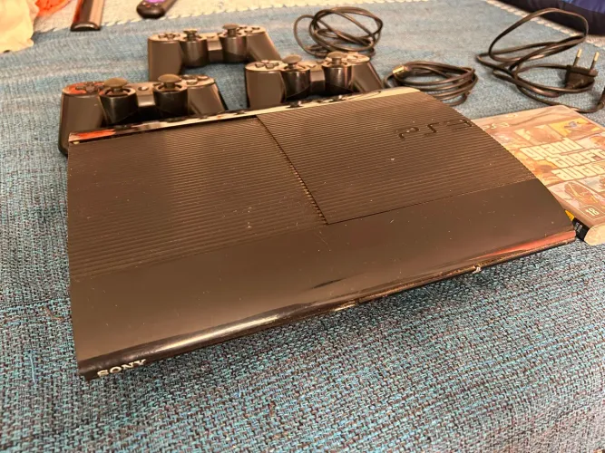 PS3 SUPER SLIM 500 GB (NUNCA DESBLOQUEADO)