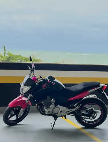 CB 300R 2011 de menina doc ok e quitada. Serra-ES bem cuidada,