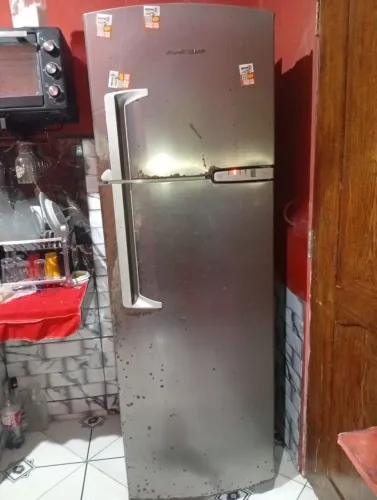 vende-se uma geladeira Brastemp