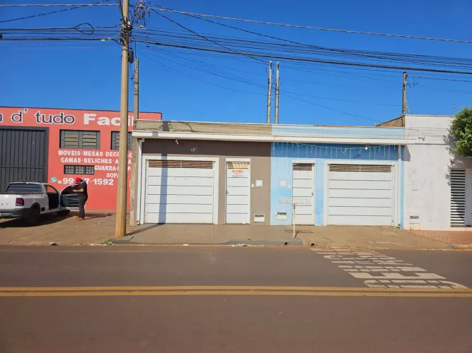 VENDO DUAS CASAS (GEMINADAS) - DIRETO COM PROPRIETÁRIO.ACEITO PROPOSTAS