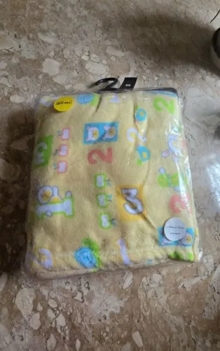 manta infantil fleece amarela antialérgica