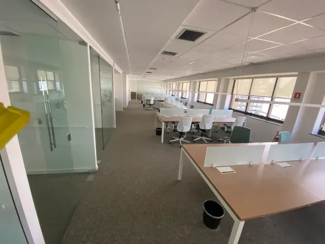 Sala Comercial de Alto Padrão para Locação no Leblon  348m²