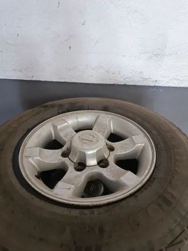 Conjunto de rodas com pneu da Nissan frontier 2003 MWM