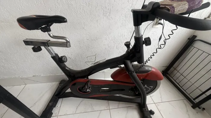 Bicicleta ergométrica de Spinning LIFE ZONE SPINN