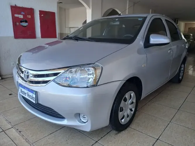 Toyota Etios X Sedan 1.5 Flex 16V 4P Mec. 2015