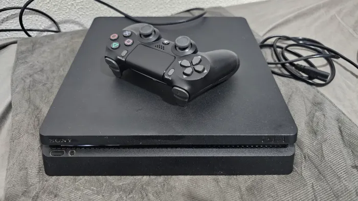 Play Station 4 - PS4
