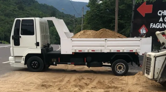 FORD CARGO 712 CAÇAMBA