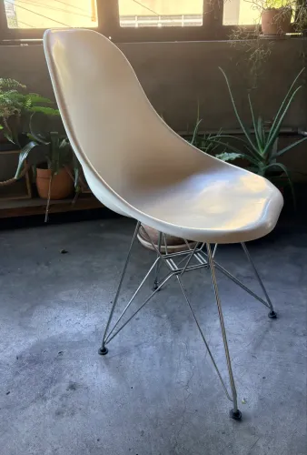 Cadeira Eames Eiffel Branca: Clássico do Design para sua Casa