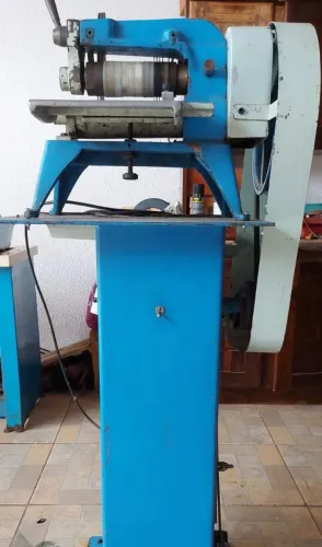 Maquina de Cortar Tiras Couro 220V