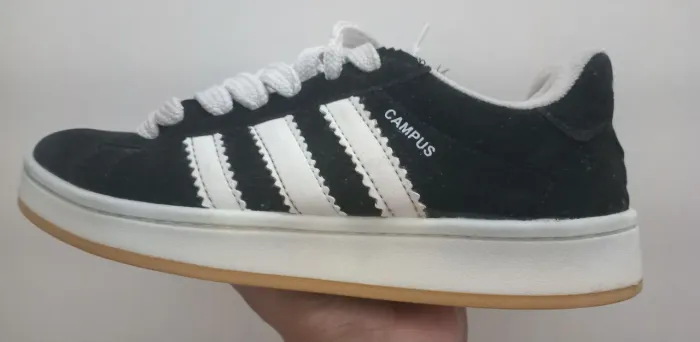 Tenis usado nu/42 em boas condicoes.