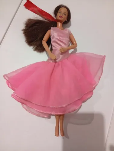 Barbie Mattel indonésia Braços articulados.