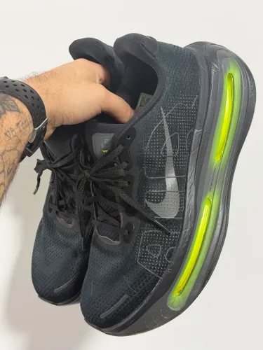 Tênis Nike Vomero premium
