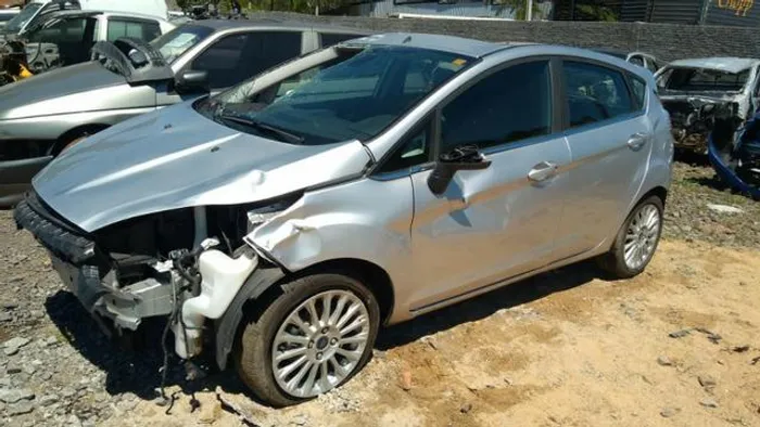 Sucata Ford New Fiesta Titanium 2015 1.6 automático retirada em peças