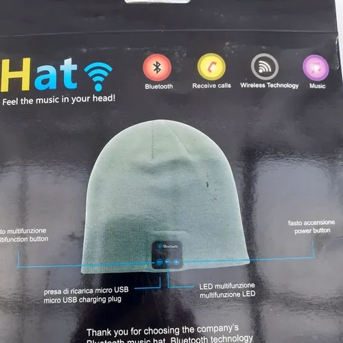 Touca com Bluetooth vermelha. Bordô. Novo.
