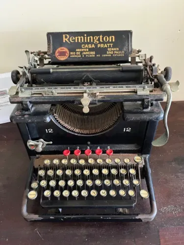 Antiga Remington com Capa 