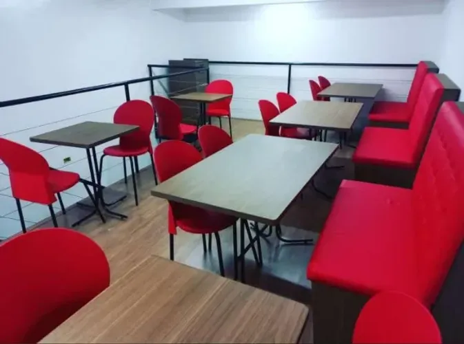 bancos,mesas,sofás e cadeiras para restaurante