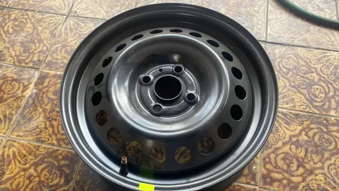 Roda Hyundai HB20 aro 15 de ferro original unidade valor mínimo 