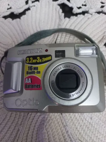 Camera digital Pentax funciona a pilha 