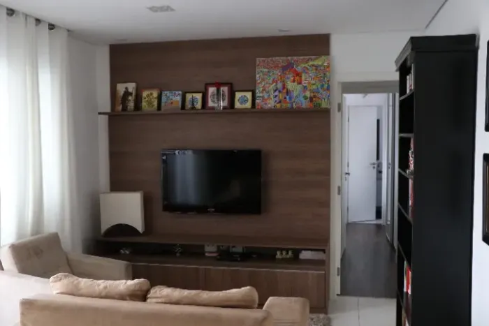 Painel para TV com bancada - Sala de Estar