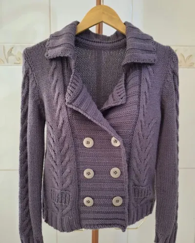 Casaco de Tricô Roxo com Botões 
