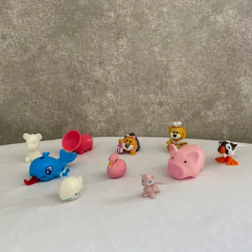 Lote 10 Brinquedos Miniaturas Leoventuras Kinder Ovo Porquinho Baleia Flamengo Pokémon Mew