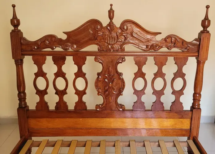 Cama em Madeira Maciça