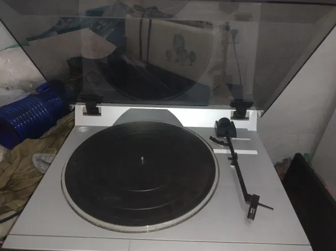 Vendo vitrola akai ( sem agulha)