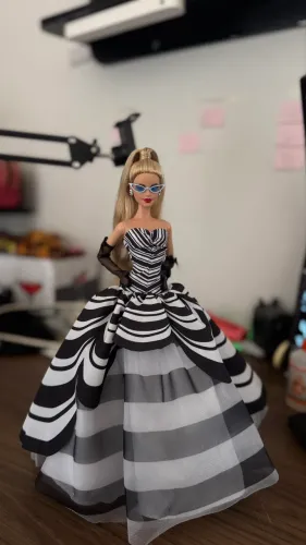 Barbie 65 anos completa com caixa 