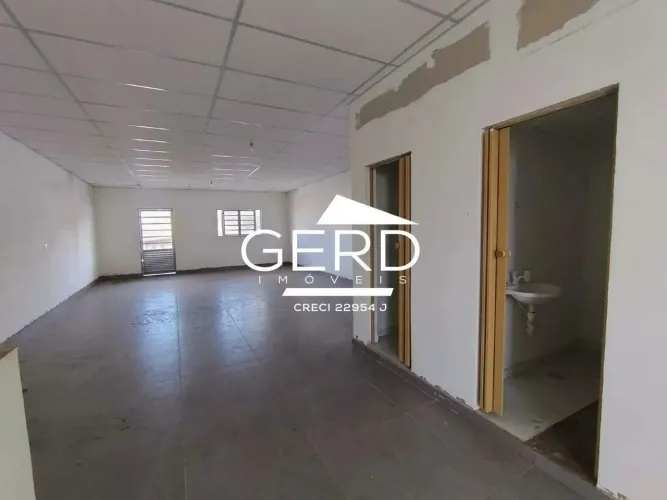 Sala Comercial Ampla na Av. Santiago Rodilha Localização Estratégica! 120M²
