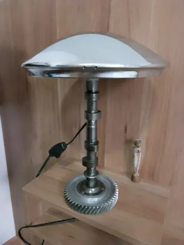 Luminária artesanal feita com calota de fusca 