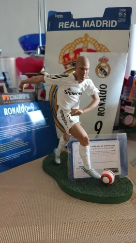 Miniatura Ronaldo Nazario no Real Madrid FT Champs Real Madrid Brasil 6 inch