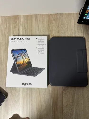 Capa Teclado Slim Folio Pro Logitech iPad Pro 11