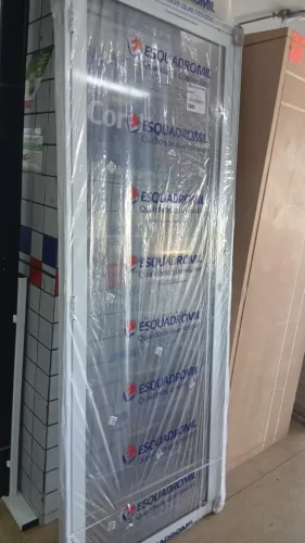 Excelentes portas estilo blindex - com vidro e esquadria - branca a vista R$999,90