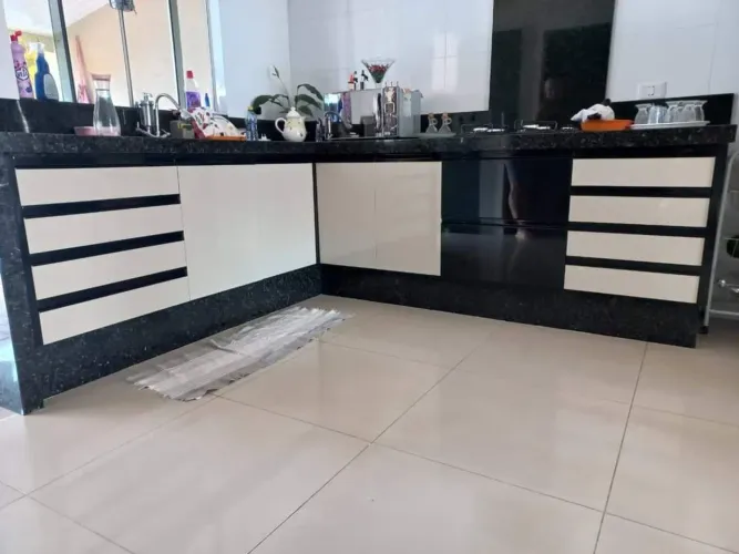 Armário de Cozinha Moderno e Elegante