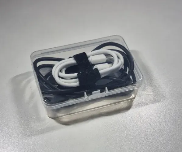 Caixa de plástico organizadora de cabos, jóias etc