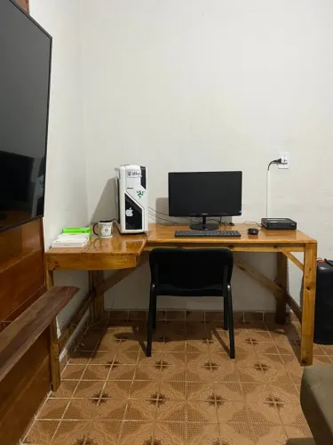 Mesa em L de madeira