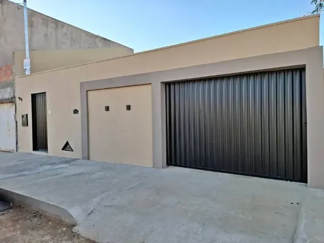 - CASA À VENDA NO PACOVAL