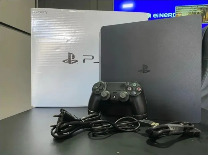 PS4 Slim semi novo! Garantia 1 mês