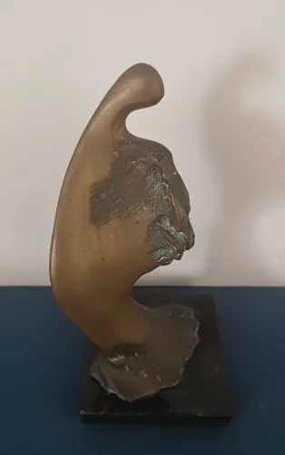 Daisy Nasser - Escultura em bronze assinada - 21 cm
