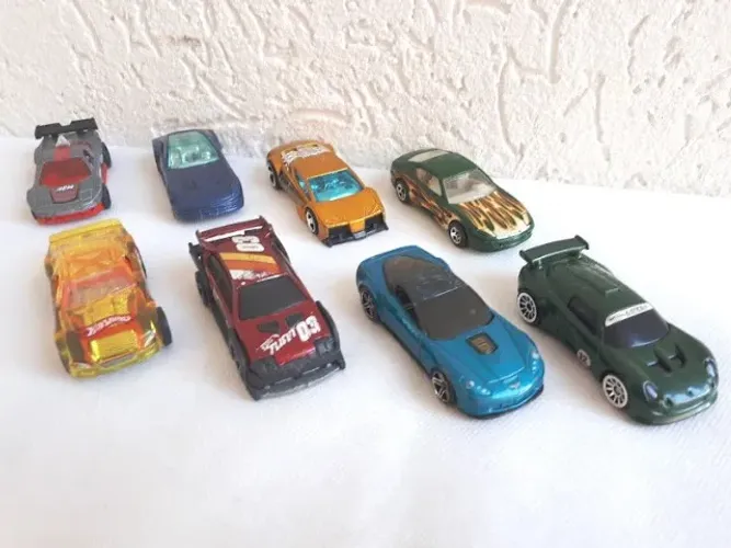 Kit 8 Carrinhos Miniatura Hot Wheels Corvette Zotic E Outros 1:64- cod D (Usado)