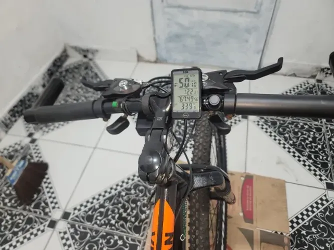Bicicleta mountain bike Caloi Vulcan R29 tamanho do uadro 17" - preto/laranja