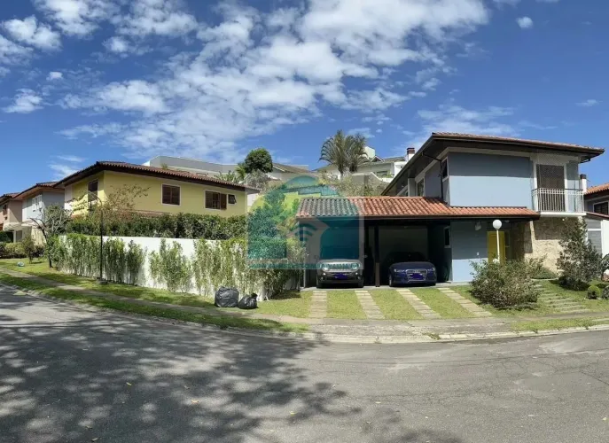 CASA DE CONDOMÍNIO 4 SUÍTES 4 VAGAS COM PISCINA 301m² área útil