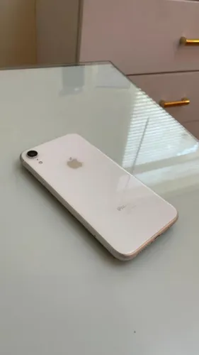 Iphone XR 64 gb, acompanha carregador (não original) e capinha. 