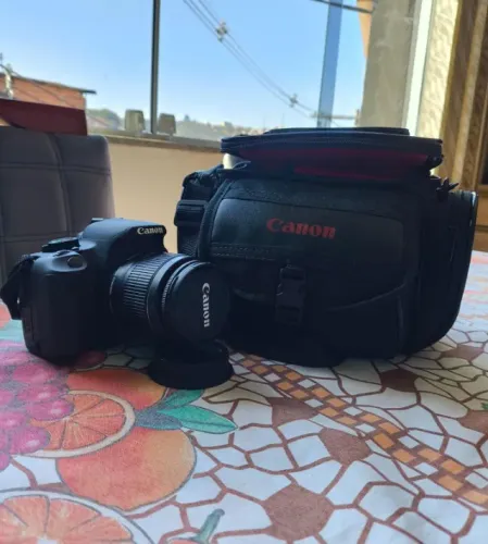Câmera Canon EOS Rebel T4I (Usada) + Lente 18-55mm + Bolsa