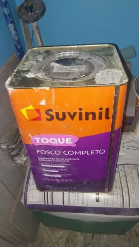 Vendo uma lata de tinta fosca completa 18 l.