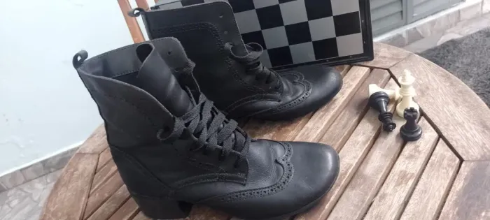 Bota feminina estilo coturno CASA NOVA nº 37 br