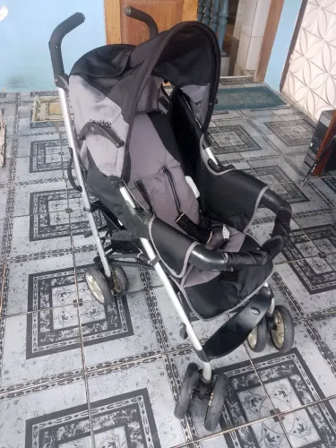 Carrinho de bebê Kiddo luxo.