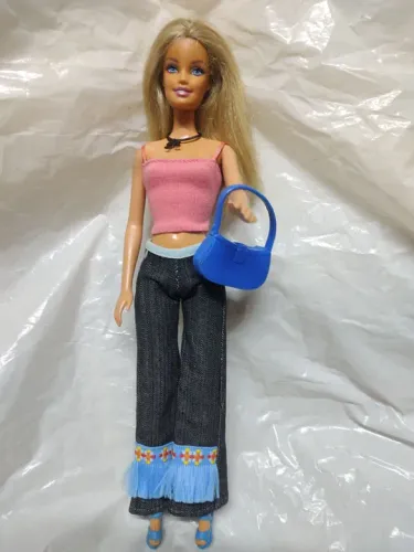 Boneca Barbie Mattel - Roupa Jeans e Bolsa Azul (usada) cx 9