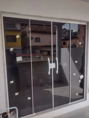 Janelas, portas e muito mais em vidros temperados